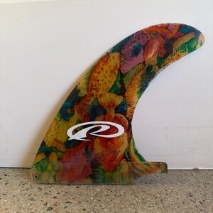 Colorful Surfboard Single Fin with Fish Design. 6 inches